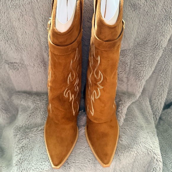Brown Madden Girl Western Boots with Embroidered Design - Picture 3 of 7